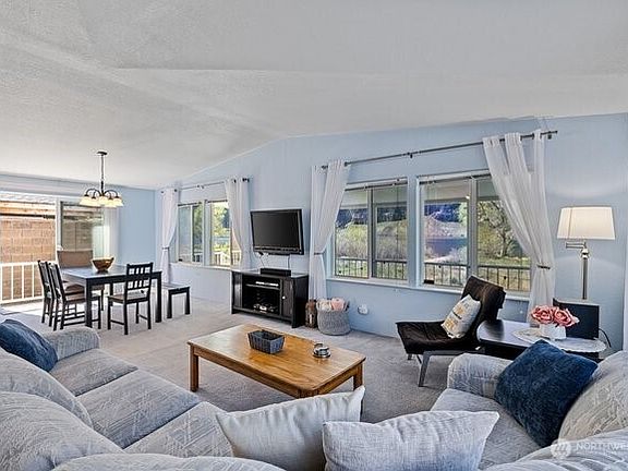 4th image of 674 River Drive SW