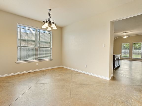 4th image of 425 Nelson St