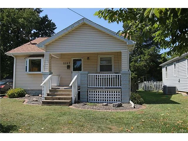 1117 Saint Clair Ave photo 1