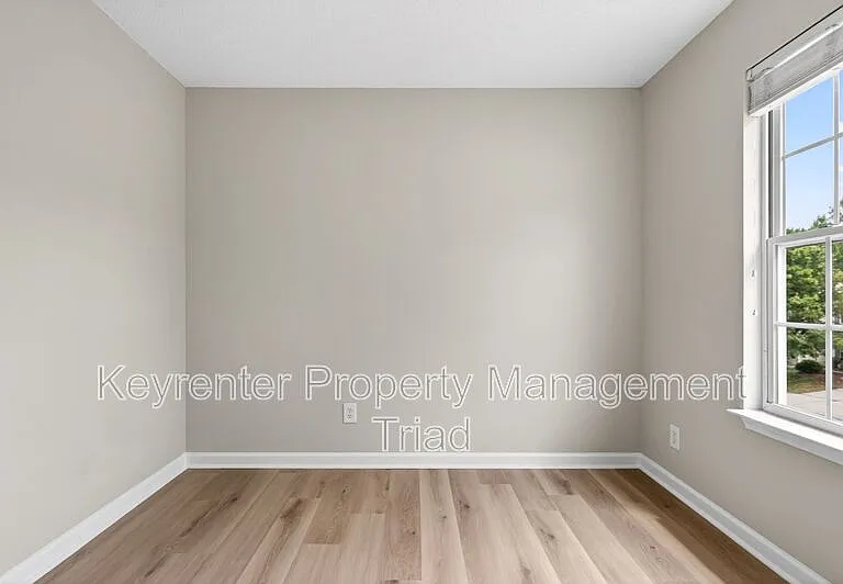 2703 Stafford St — Photo 25