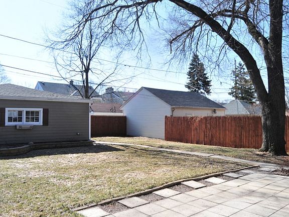 4th image of 2834 N Sholes Ave