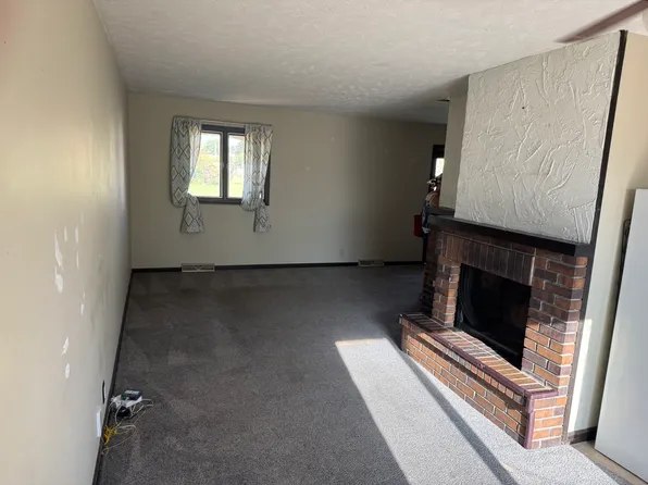 706 Moundview Ave, Salina, KS 67401