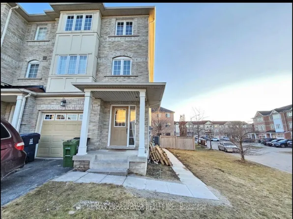 21 Wilkes Cres E, Toronto, ON