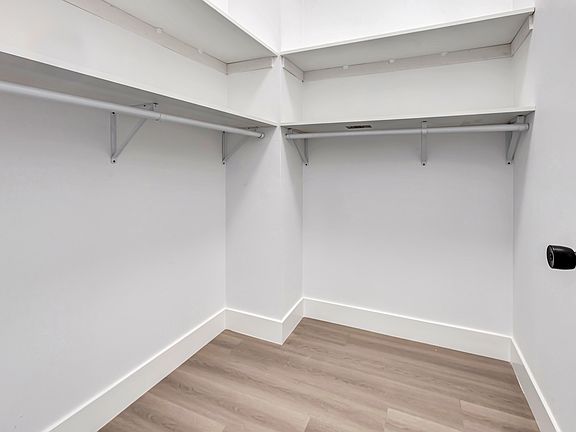 5th image of 1115 Broadmoor Ave #B