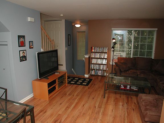 2nd image of 18 S Macgillis Dr