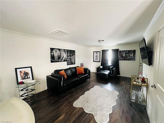 2nd image of 5026 Apsley Dr