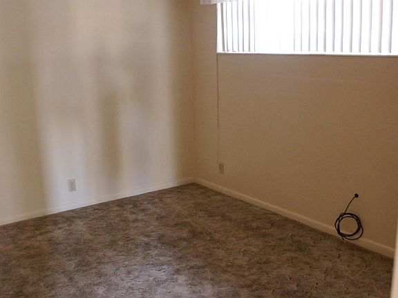 4th image of 3205 S Kenwood St #3205