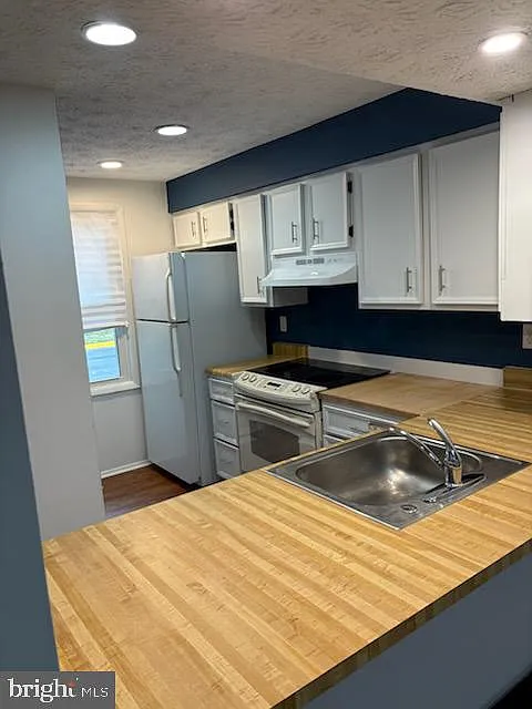 2 bed, 3.0 bath, 1330 sqft, $2,500 — Photo 2