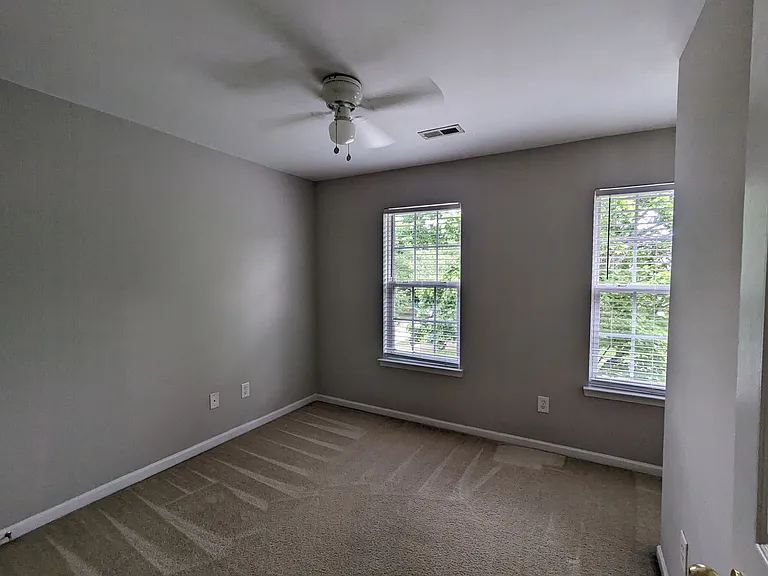 11204 Heritage Green Dr — Photo 15