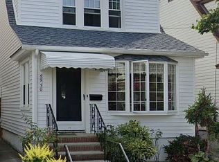 6930 Manse St, Forest Hills, NY 11375