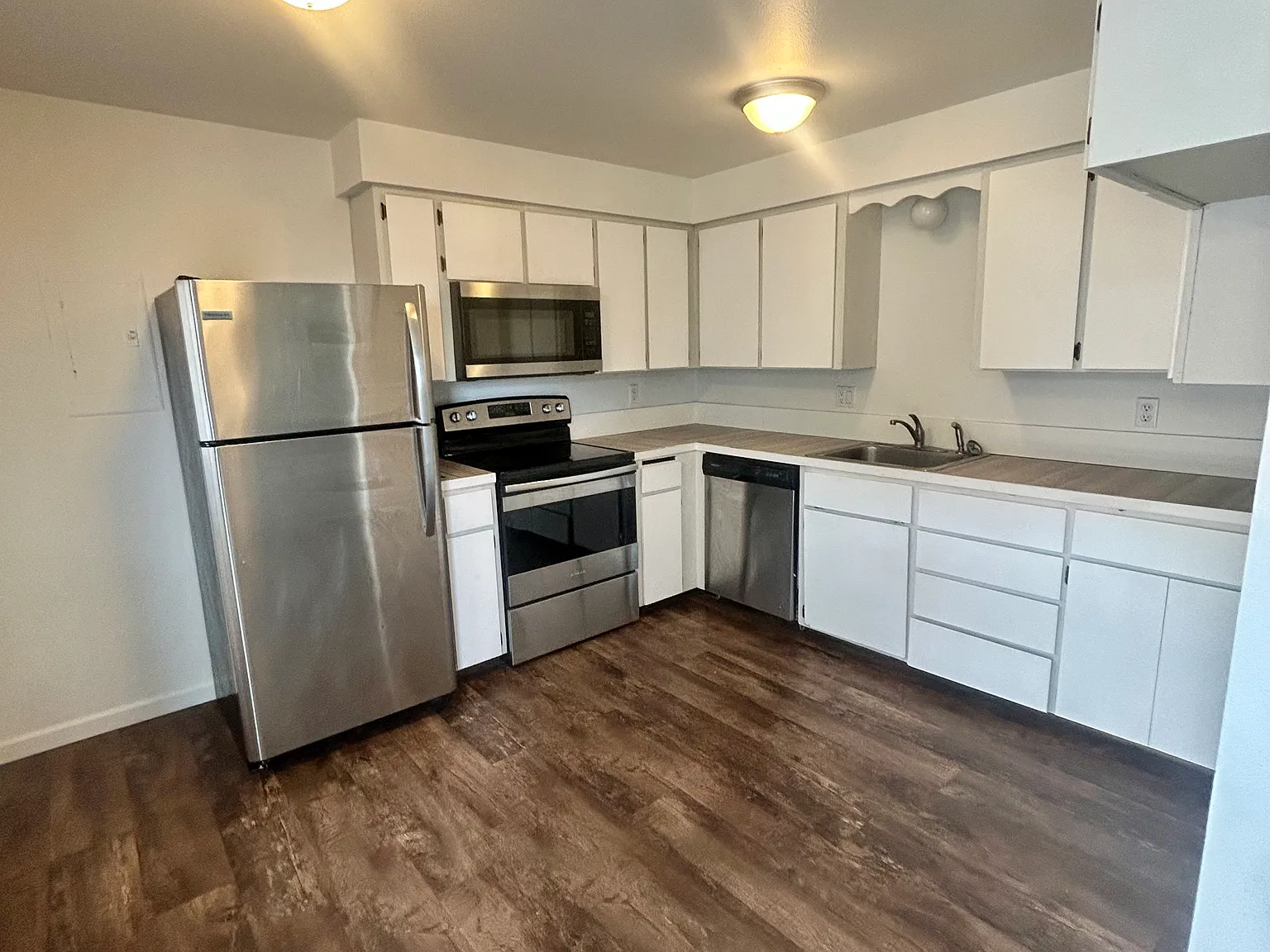 2 bed, 750 sqft, $1,200 — Photo 2