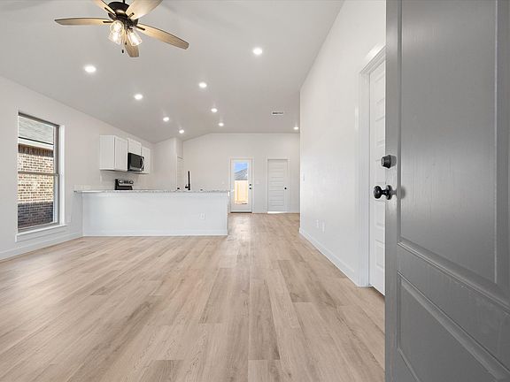 2nd image of 2416 Aberdeen Ave