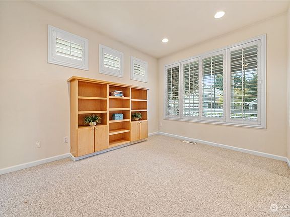 4th image of 4301 40th Avenue NE