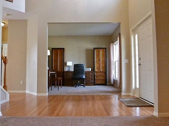 5th image of 35975 Bentley Dr