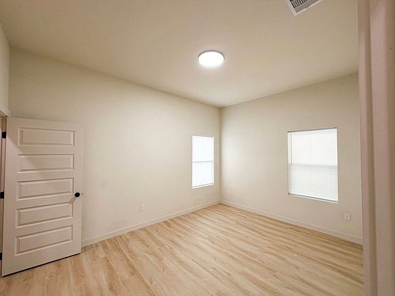 5th image of 9736 Garcroft St #B