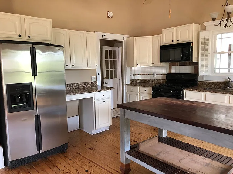 599 Gordon St — Photo 12