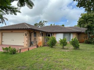 190 Big Springs Dr, Naples, FL 34113