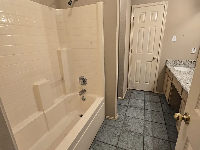 8028 Clear Brook Cir — Photo 13