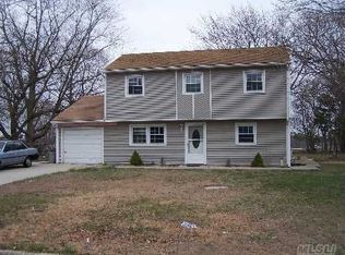 709 Bellport Ave, Bellport, NY 11713