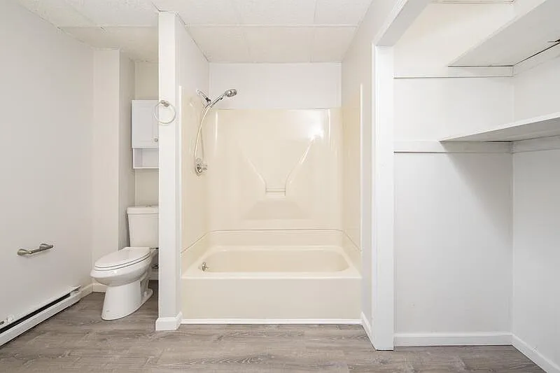 3 bed, 1.0 bath, 1100 sqft, $1,345 — Photo 4