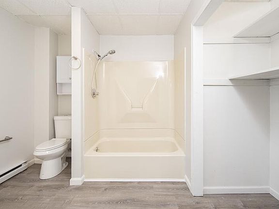 4th image of 56 Thompson St #2