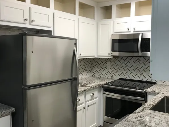 1021 Autumn Cir #B, College Station, TX 77840