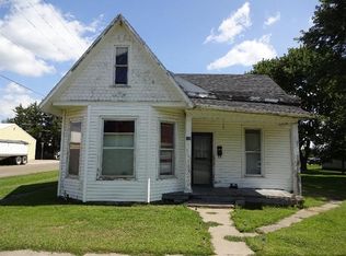 126 N 2nd St, Wapello, IA 52653