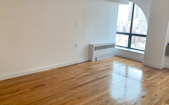 3rd image of 254 W 51st St APT 17C