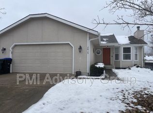 7416 SW 27th St, Topeka, KS 66614