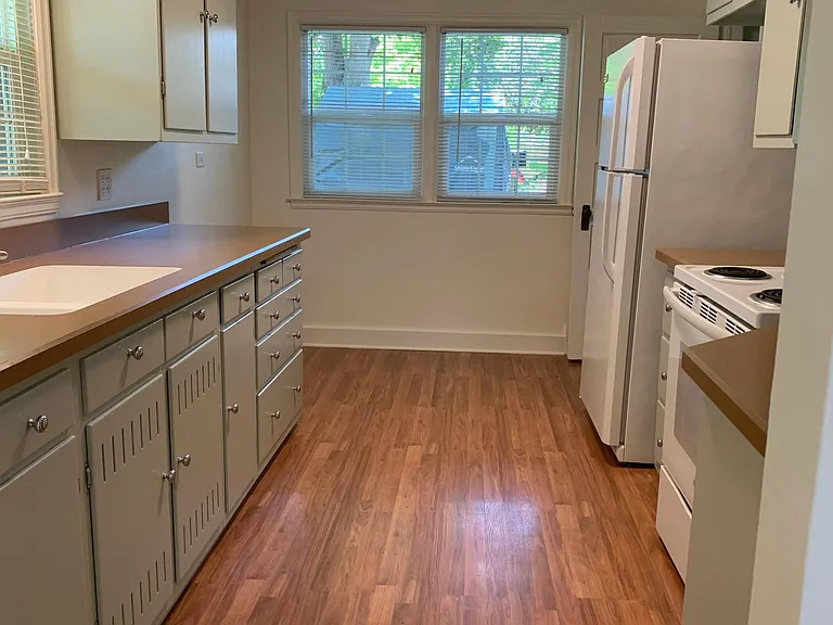 1139 E Benton St — Photo 5