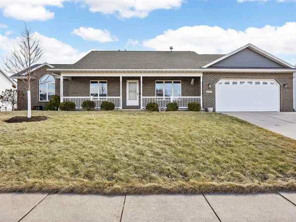 2395 Wolf Run, Hiawatha, IA 52233