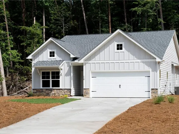 292 Pinebrook Dr, Waleska, GA 30183