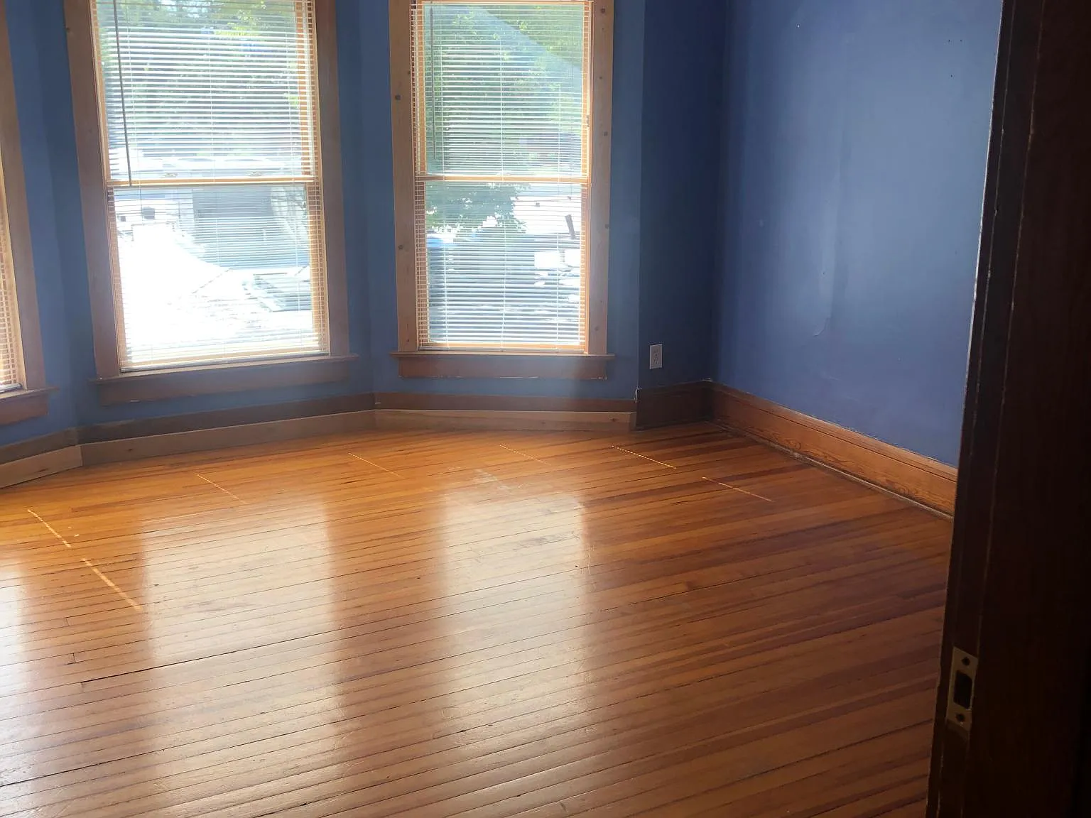 6 bed, 4.5 bath, 3527 sqft, $4,500 — Photo 4