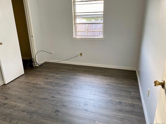 5th image of 601 N Story Ave