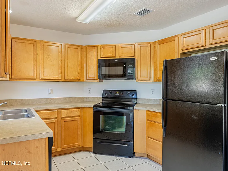 1630 Vineland Cir #B — Photo 15
