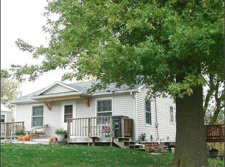 208 S Fairview St, Exira, IA 50076