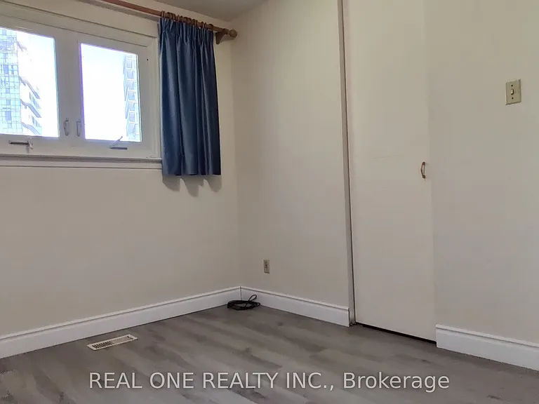 9 Lisburn Cres #UPPER — Photo 10