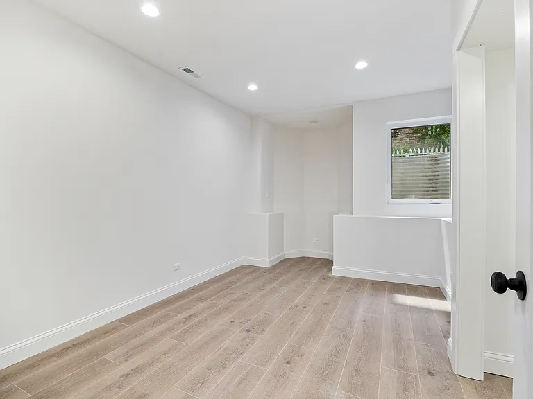 1906 Orrington Ave — Photo 14