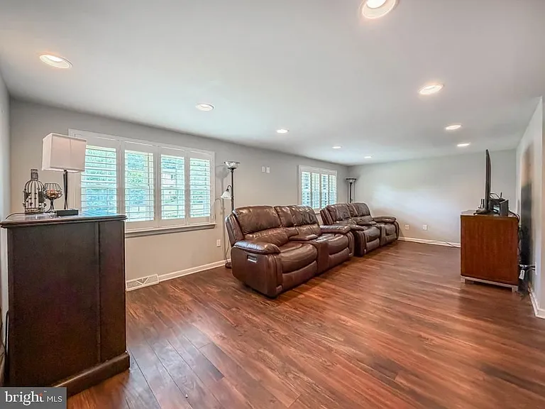1168 Temple Dr — Photo 27