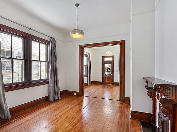 4th image of 2127 Marengo St