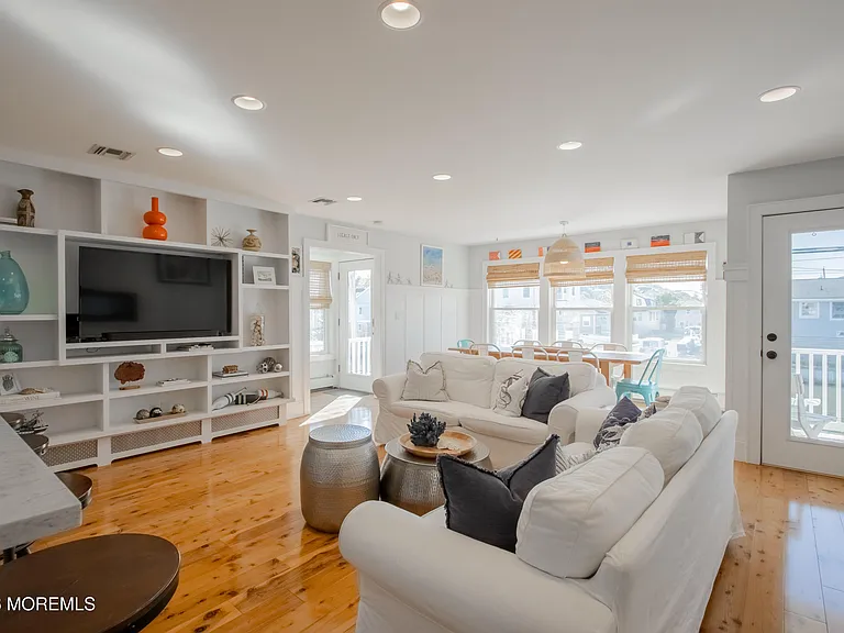 31 Washington Ave — Photo 10