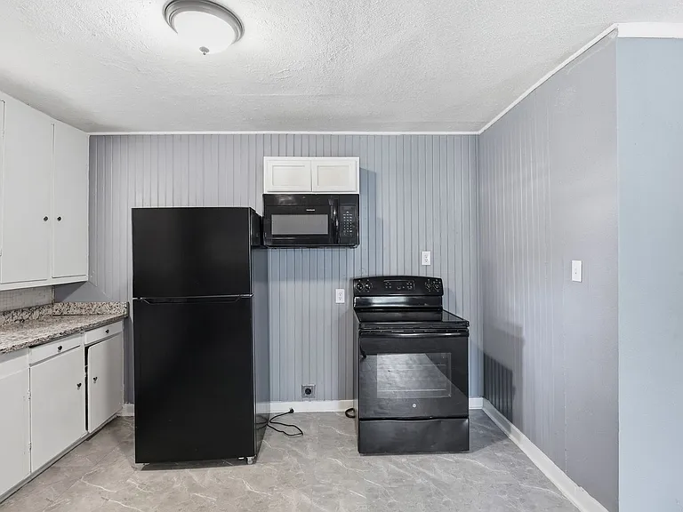 808 Mill St — Photo 11