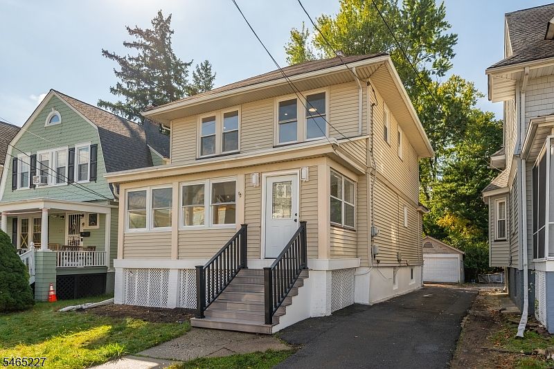 1st image of 18 Meeker St