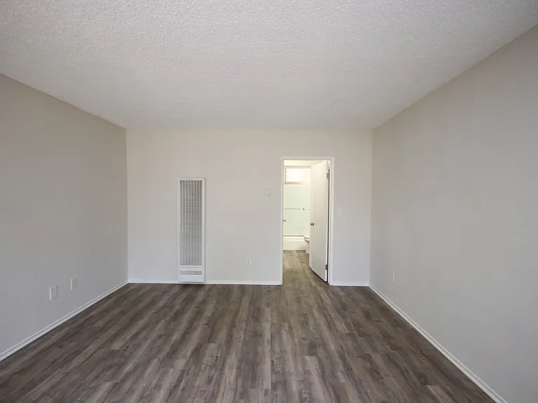 567 N Holliston Ave #1 — Photo 14
