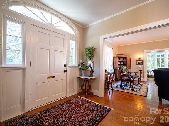 4th image of 527 N Main St
