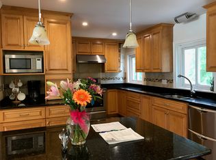 11 Bluebird Rd, Wellesley, MA 02481