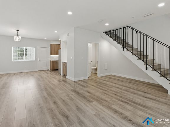 2nd image of 2454 Montrose Ave #4
