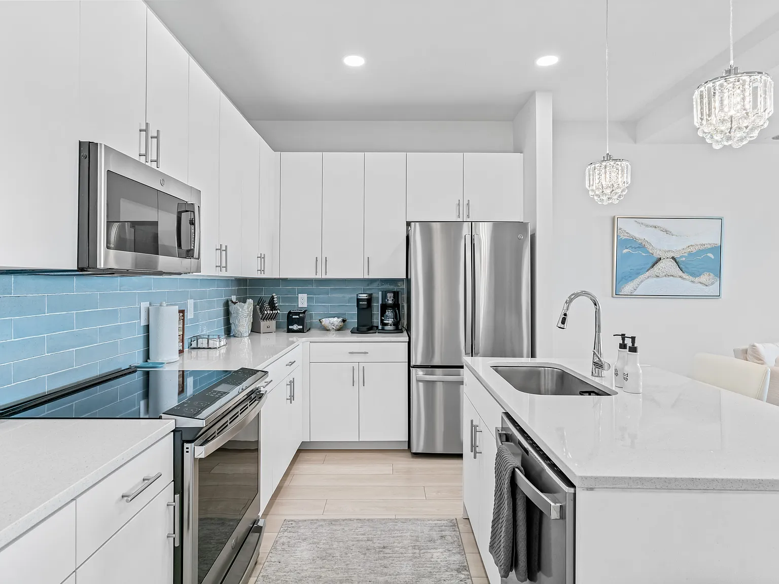 3 bed, 2.5 bath, 1600 sqft, $4,999 — Photo 4