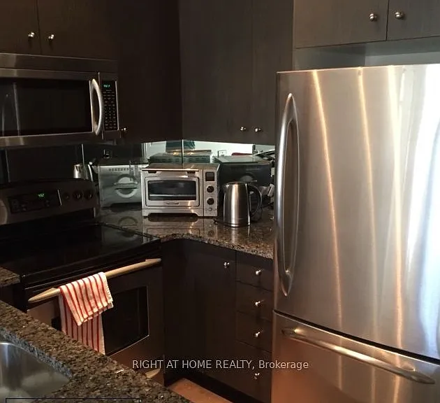 21 Scollard St #412 — Photo 6