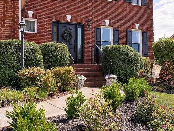 3rd image of 3007 Deercroft Ln